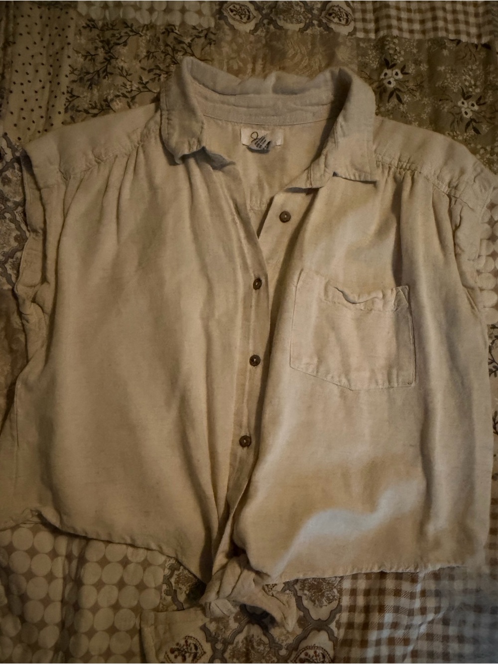 Casual Women’s Button-Down Shirt with Chest Pocket